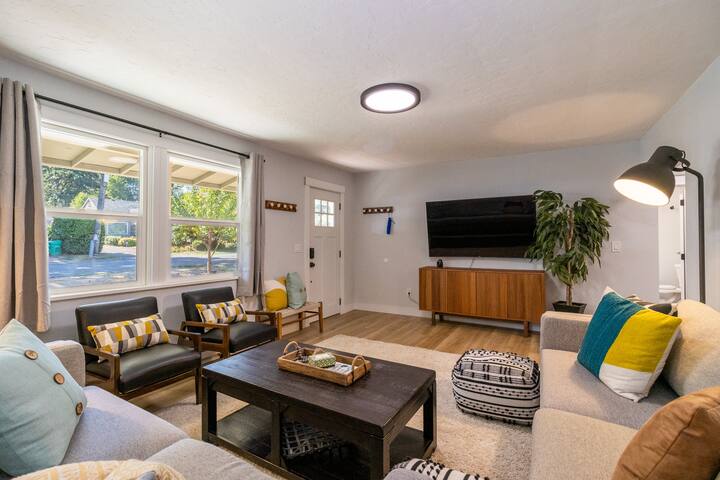 Family + Pet-friendly, sleeps 16 gallery image 3