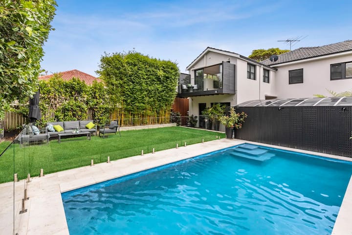 Freshwater family friendly home with pool!