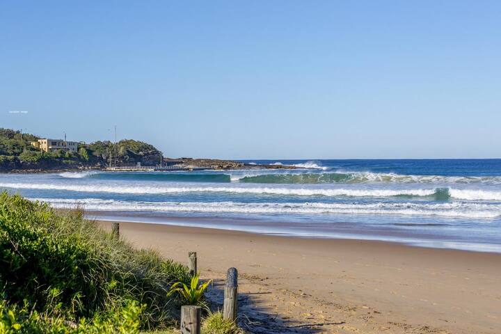 Freshwater family friendly home with pool! gallery image 5