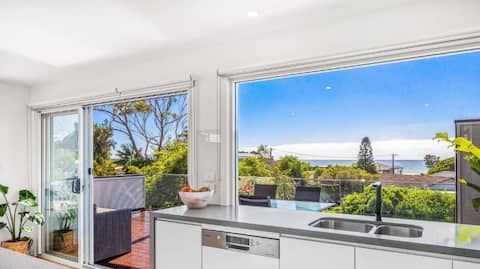 Lavish Home 4mins to the beach Pet- Friendly House