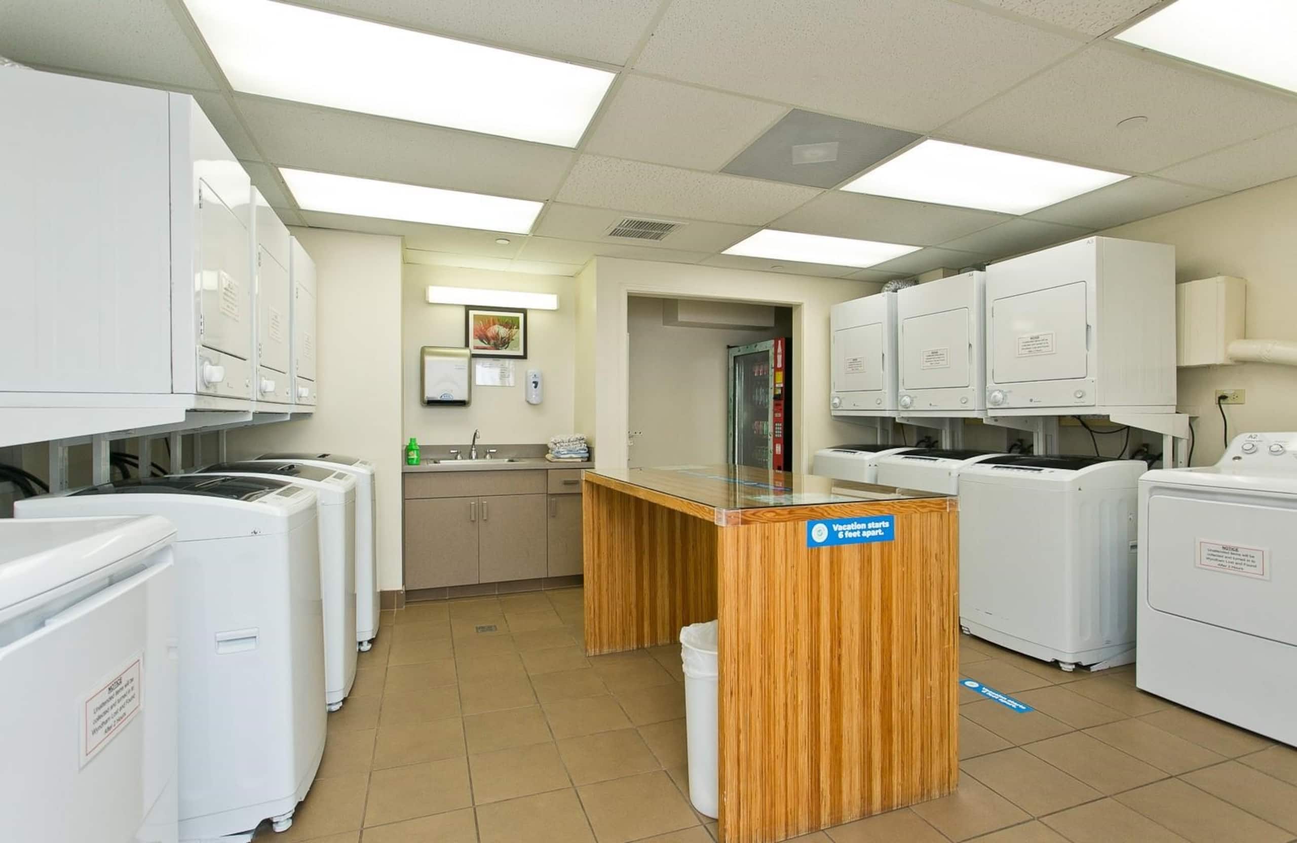 21F- Studio • NO Resort Fees • 2 Queen Beds - Image 15