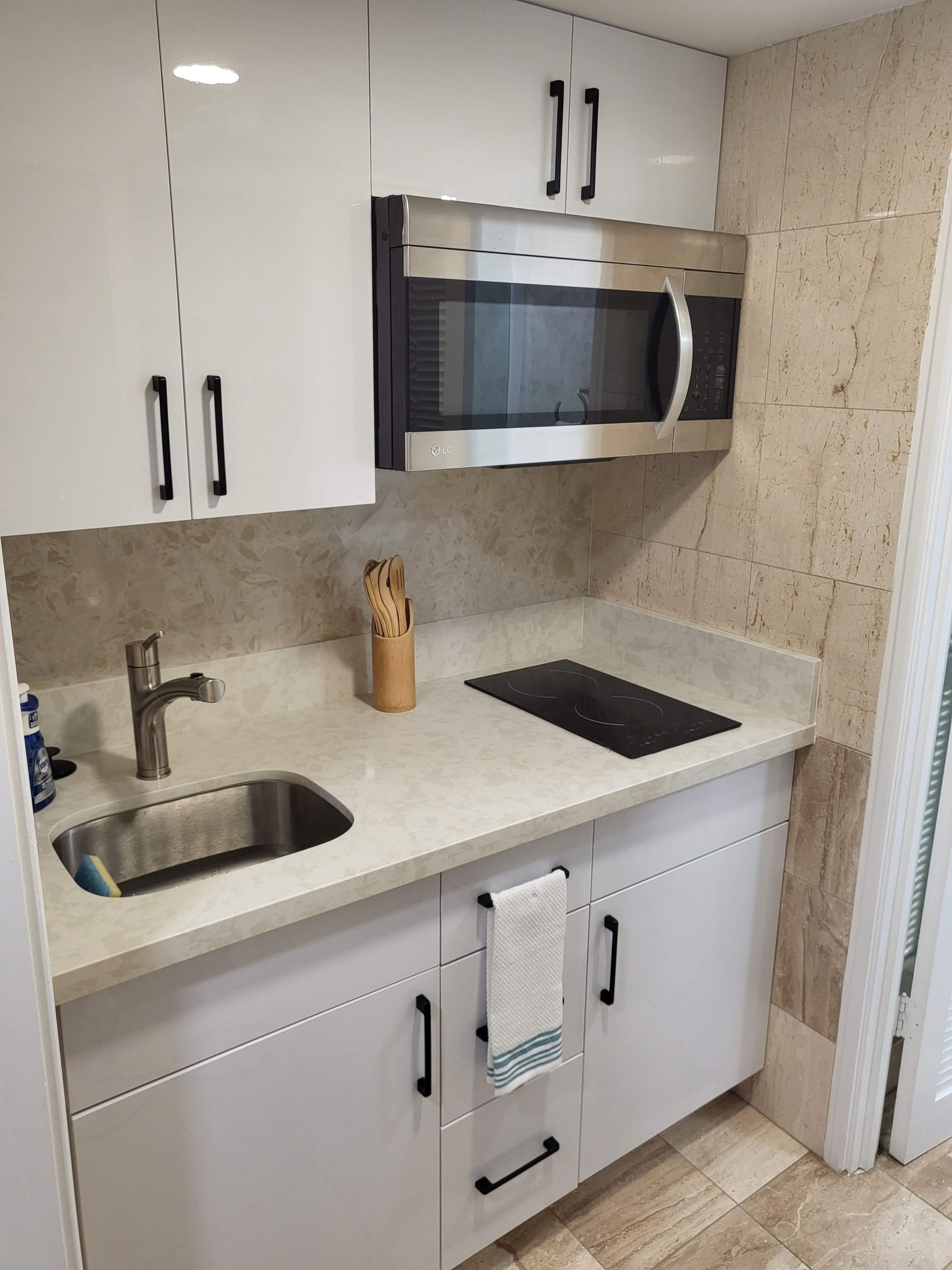 21F- Studio • NO Resort Fees • 2 Queen Beds - Image 3