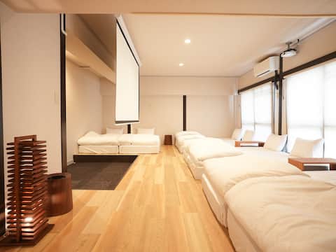 Close to Namba and Dotonbori! /Excellent access/Spacious 130-square-meter facility/Accommodates up t