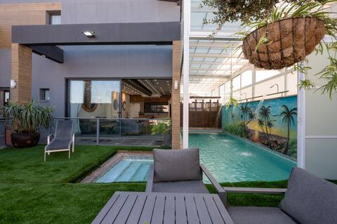 Kingdom of Aaron-Villa with 3 suites and a children's room with a pool