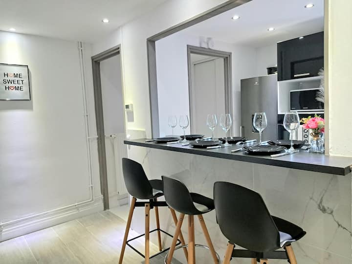 T4 with 3 bedrooms at the foot of Porte de Douai metro station