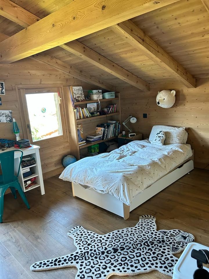 Krevat për fëmijë 
90
Orientimi Lindor. Pamje panoramike nga ballkoni 