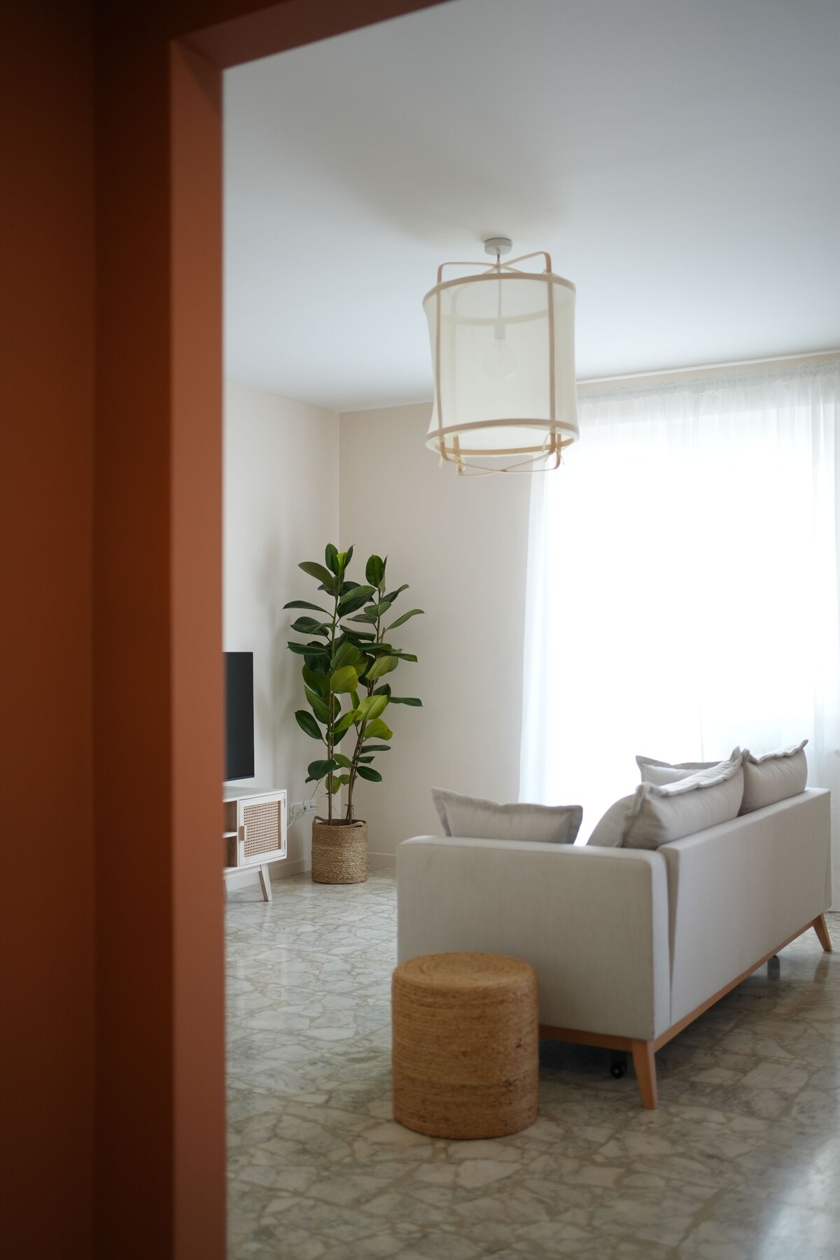 Moderno y luminoso apartamento en Pescara - Apartamentos en alquiler en  Pescara, Abruzzo, Italia - Airbnb, image size:1200x1800