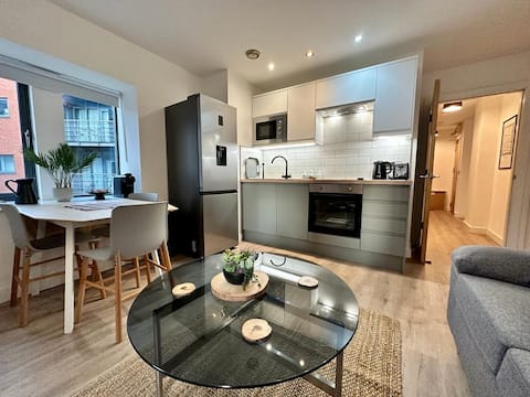Popular Airbnb listing: Lovely Leeds City Centre Pad in South Bank & Hunslet