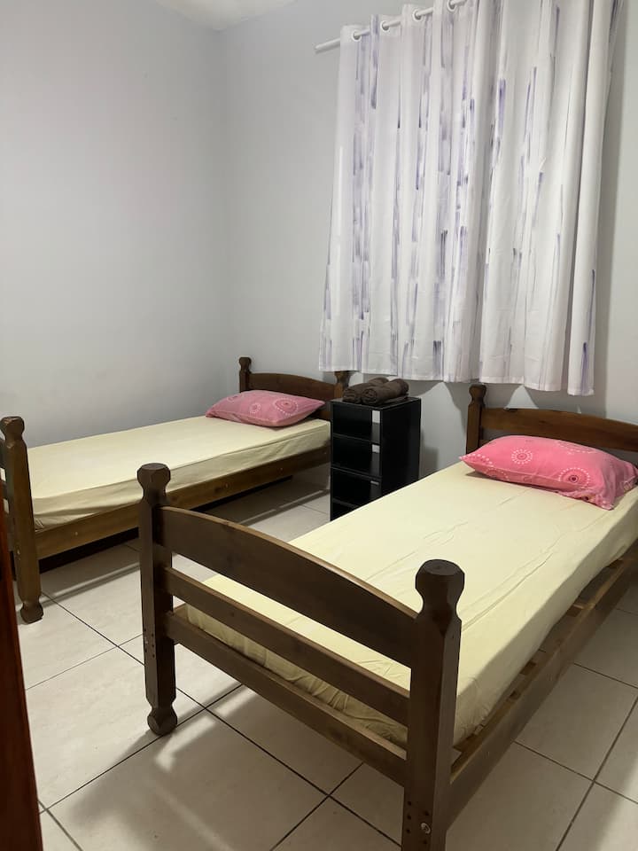 חדר 1, גריל צדדי