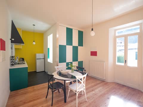 2 min walk to beach and station (+garage)