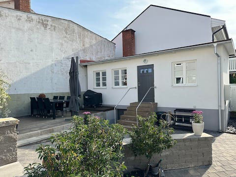 Cozy farmhouse centrally located