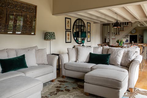 Wills Barn. Gorgeous cottage in quiet location