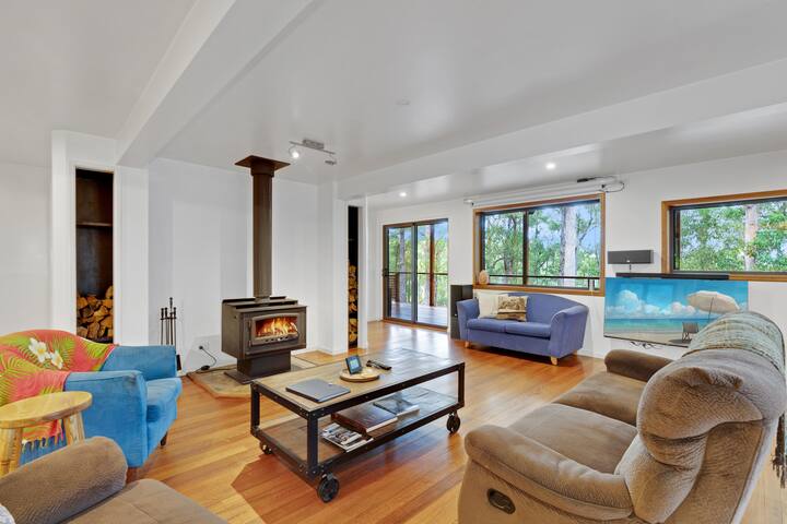 Hastings Bay Retreat – Idyllic Forest Hideaway! gallery image 2