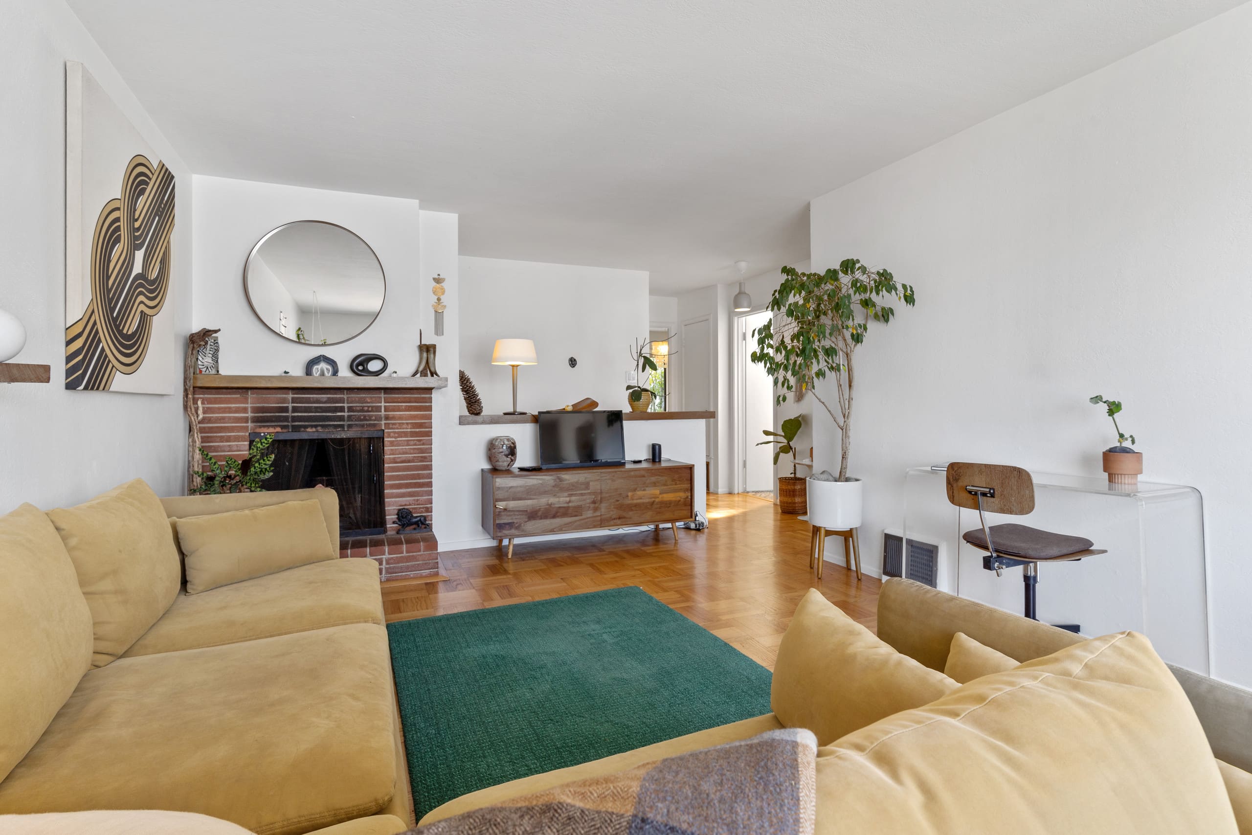 Home in San Francisco · ★4.59 · 2 bedrooms · 2 beds · 1 bath - Image 4