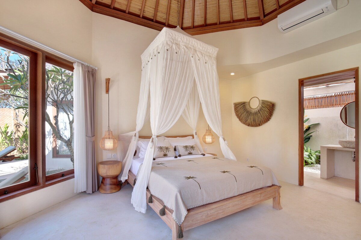 Villa in South Kuta · ★4.67 · 1 bedroom · 1 bed · 1 private bath, comparable Airbnb
