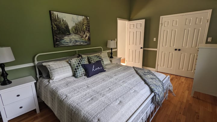 Dormitorio principal: cama tamaño king
