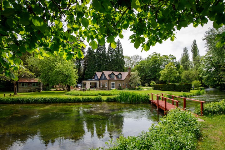 Colden Common Beautiful Cottage by RiverItchen - Houses for Rent in Colden Common ...