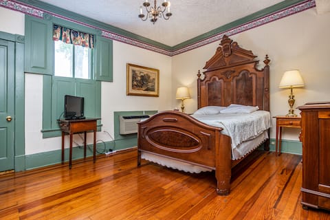 Wayside Inn (Room #18 ) Shenandoah Guest