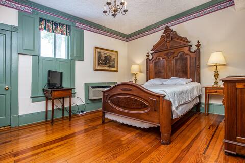 Wayside Inn (Room #18 ) Shenandoah Guest