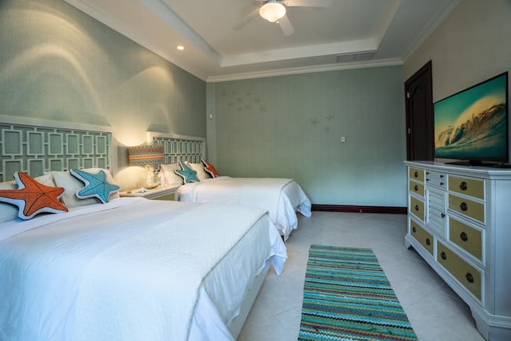 Първа спалня за гости с 2 двойни легла 