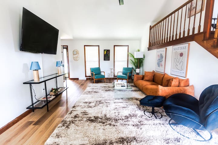 The Retro Lux: Custom Style + Theater Room! - Goose Creek, SC