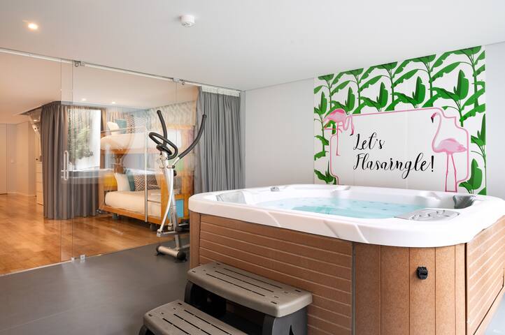 Elegant Escapes w/ hot tub, garden & garage gallery image 2