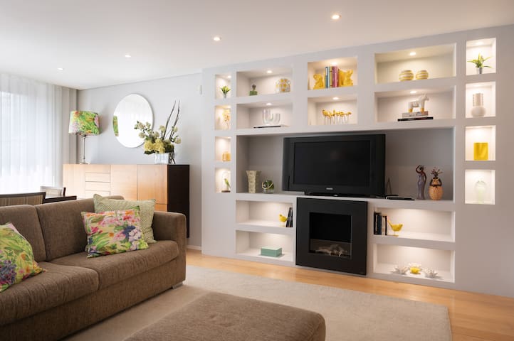 Elegant Escapes w/ hot tub, garden & garage