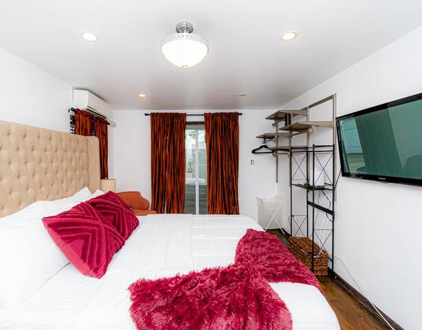 Luxury 6BR Home in Brooklyn gallery image 3