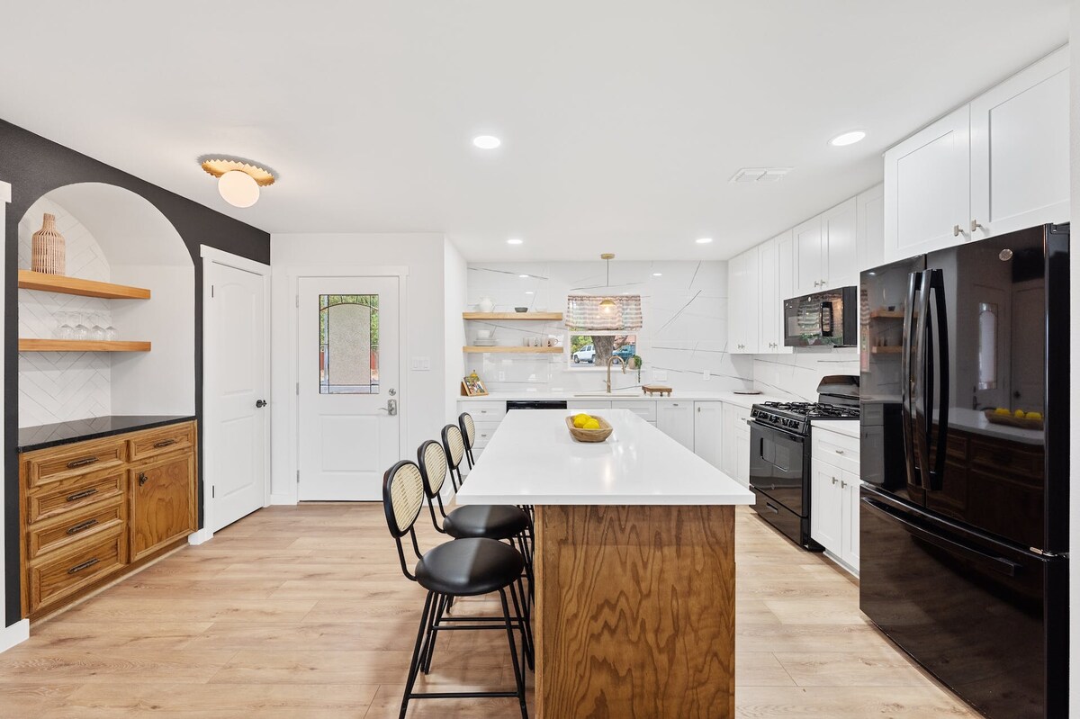 Austin Poolside Oasis | Near DT