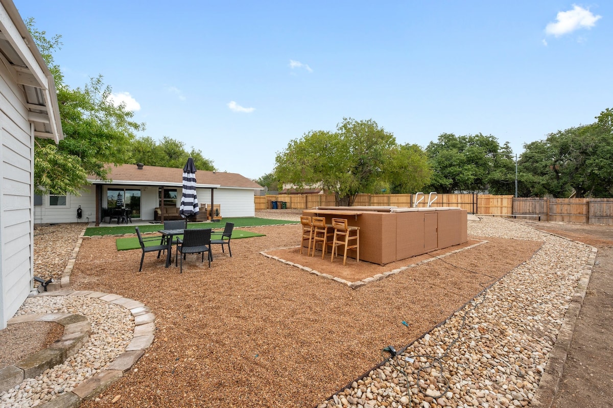 Austin Poolside Oasis | Near DT