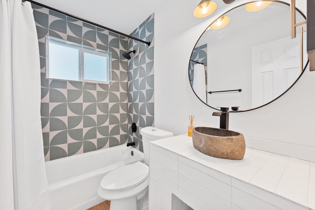 Austin Poolside Oasis | Near DT