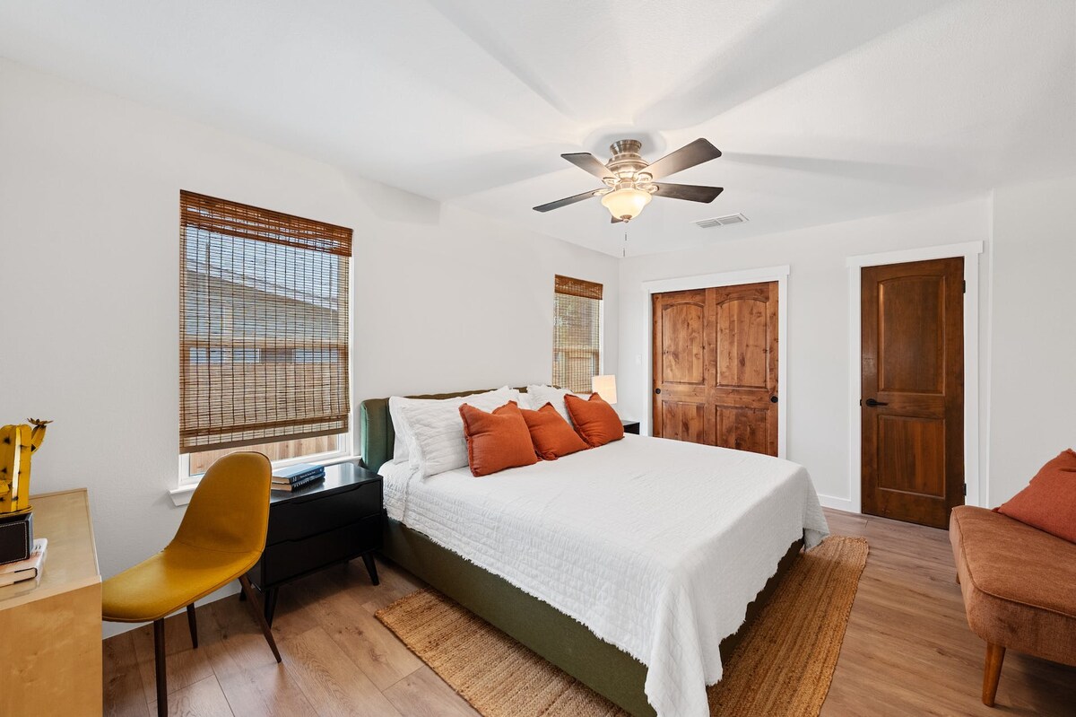 Austin Poolside Oasis | Near DT
