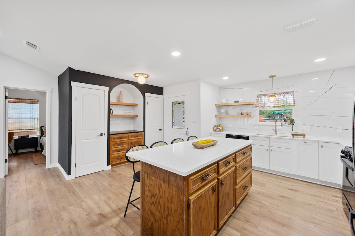 Austin Poolside Oasis | Near DT