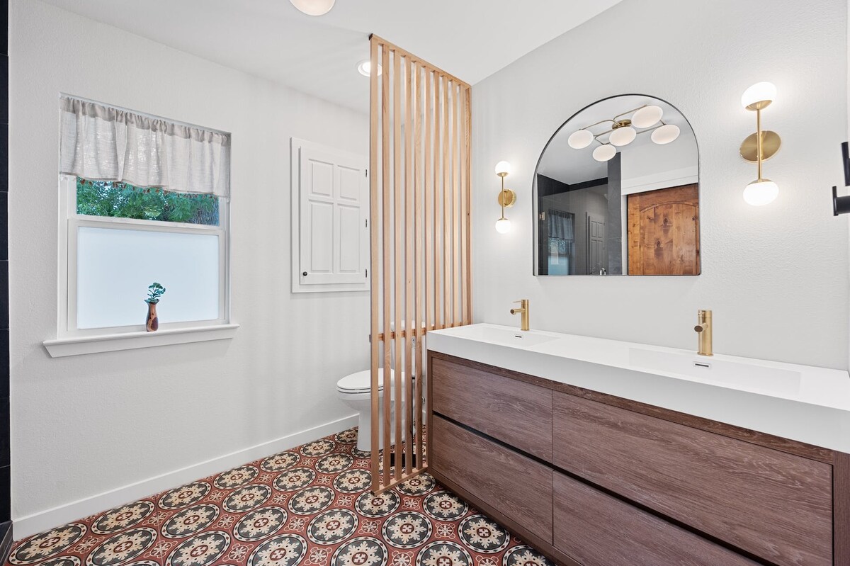 Austin Poolside Oasis | Near DT