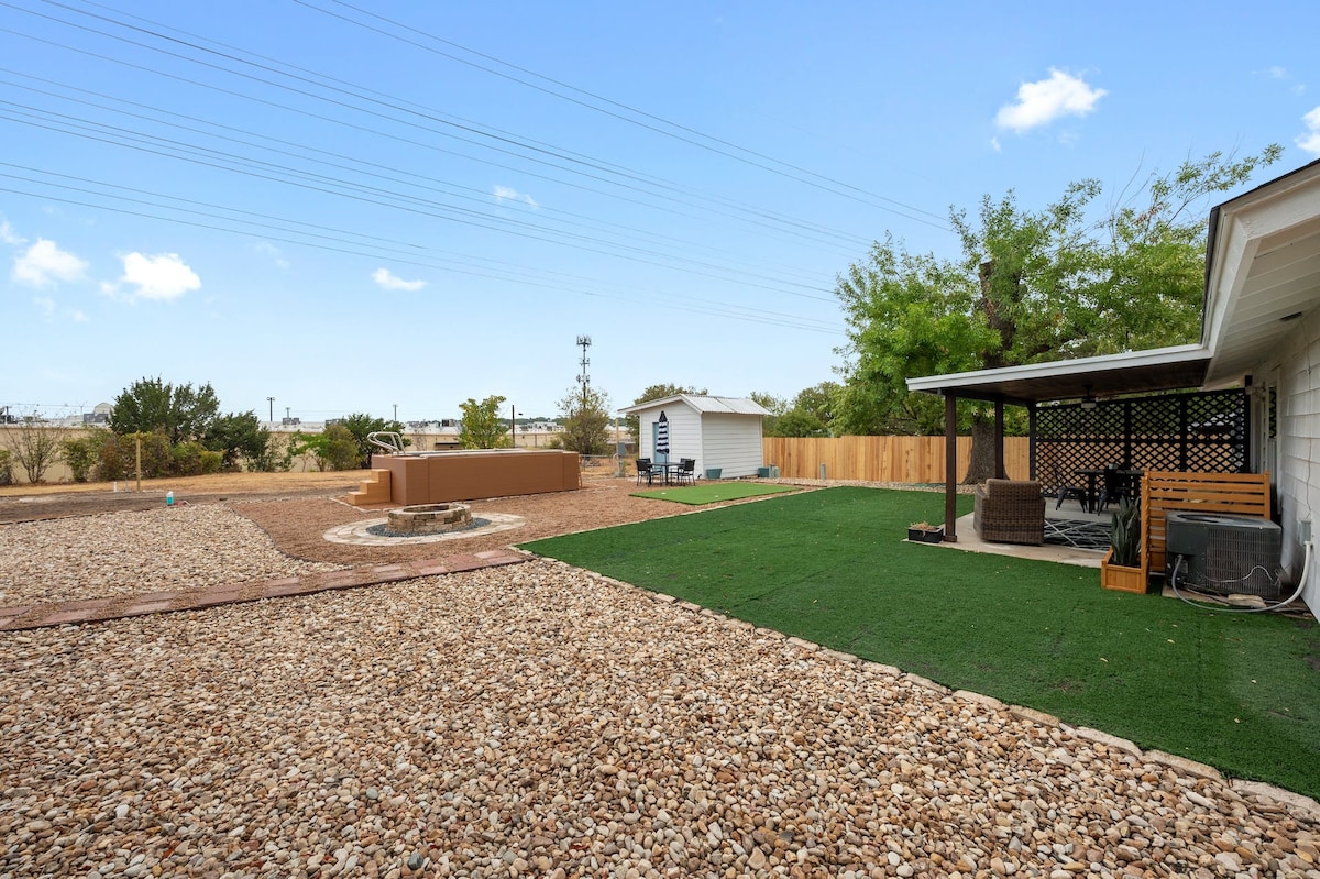 Austin Poolside Oasis | Near DT
