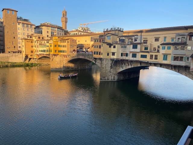 Apartment overlooking Ponte Vecchio