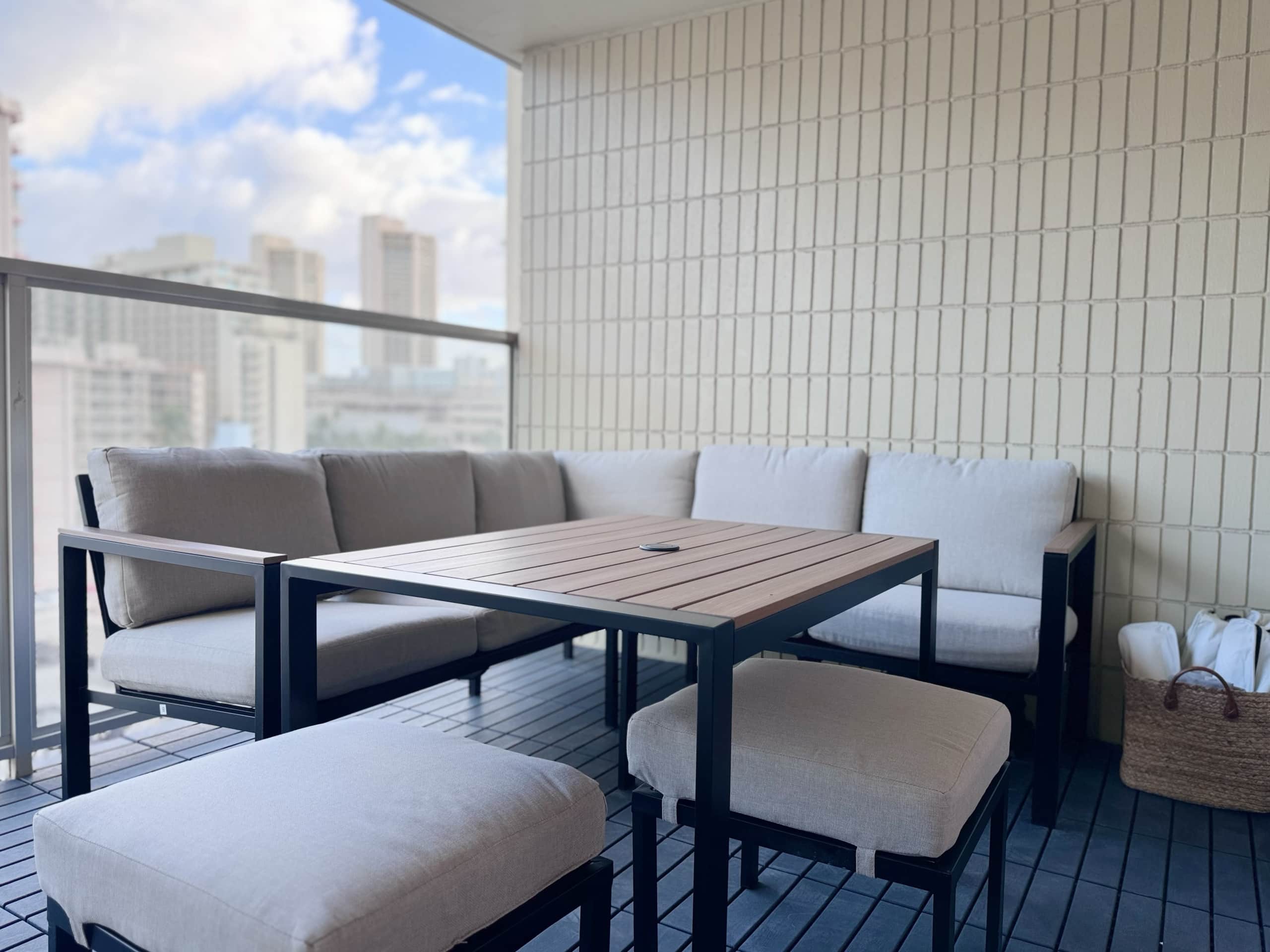 Modern Boutique-Central Waikiki Studio-Pool View - Image 30