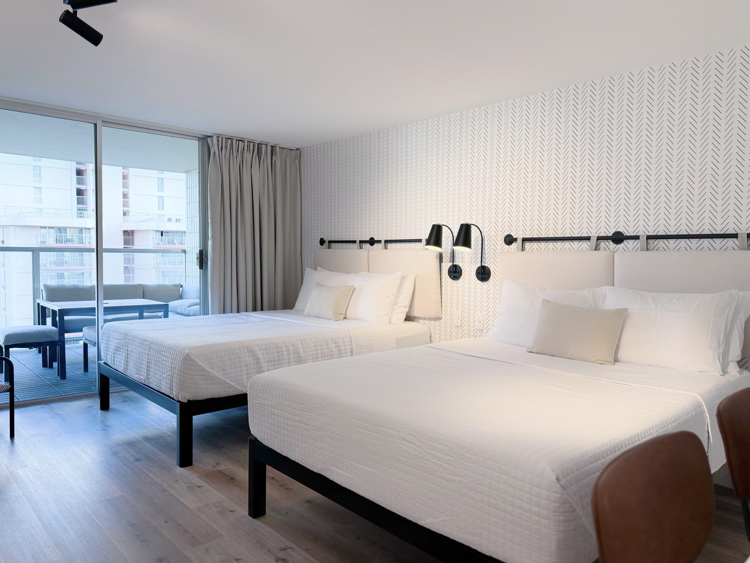 Modern Boutique-Central Waikiki Studio-Pool View - Image 2