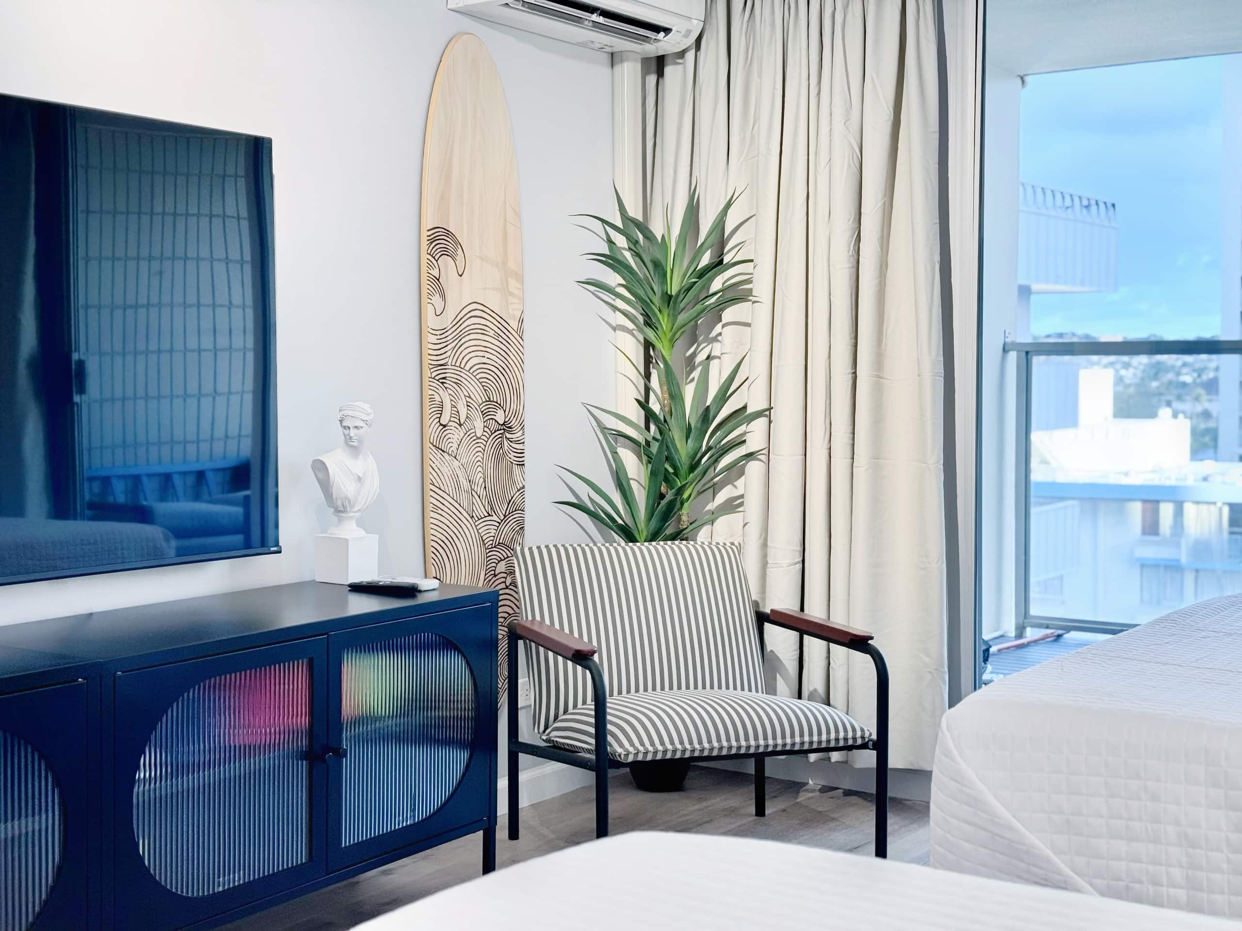Modern Boutique-Central Waikiki Studio-Pool View - Image 3
