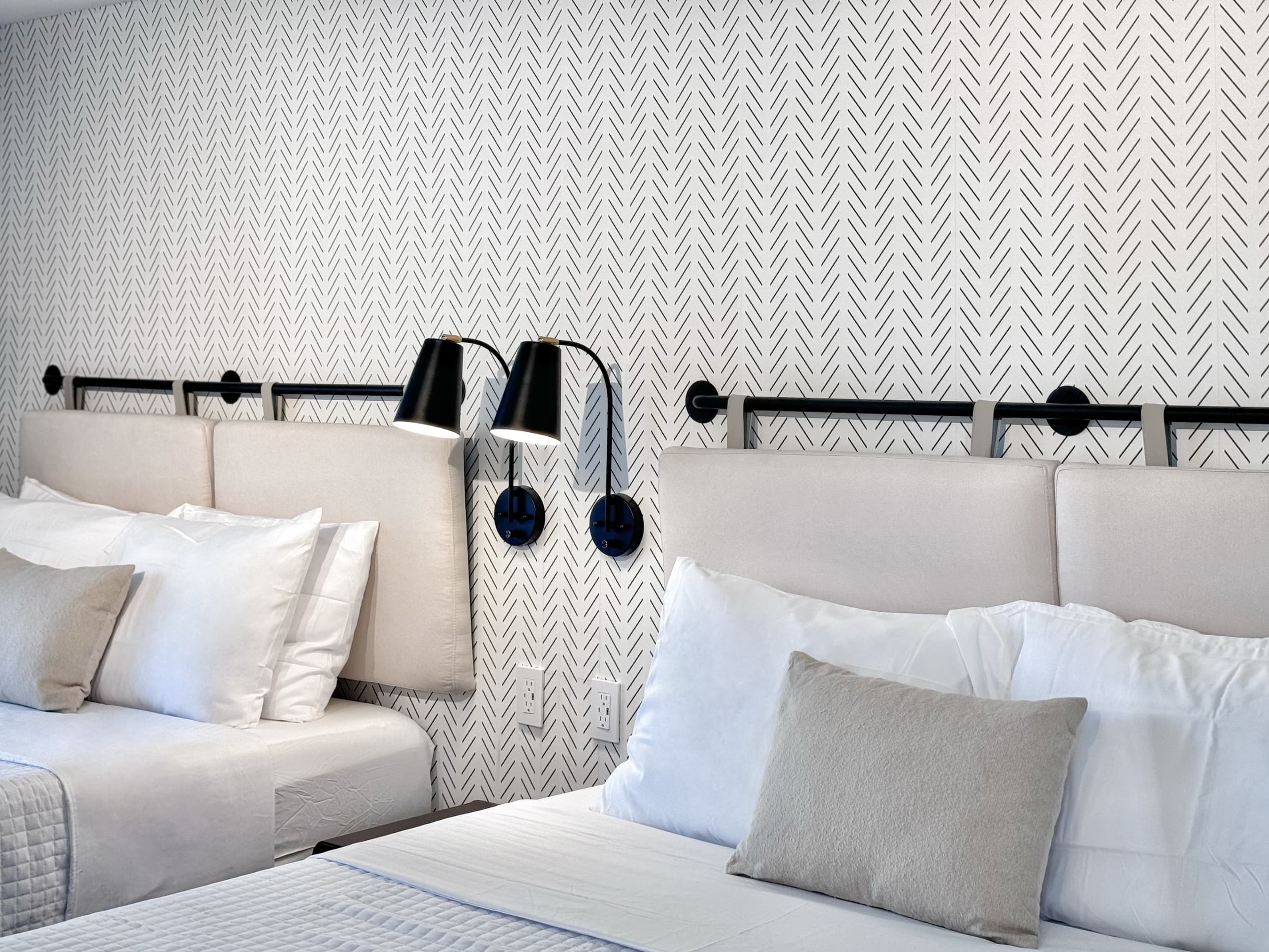 Modern Boutique-Central Waikiki Studio-Pool View - Image 4