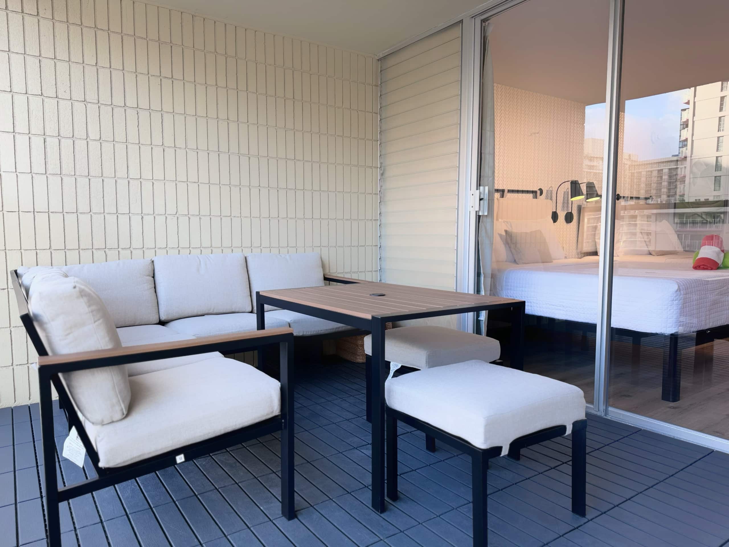 Modern Boutique-Central Waikiki Studio-Pool View - Image 31