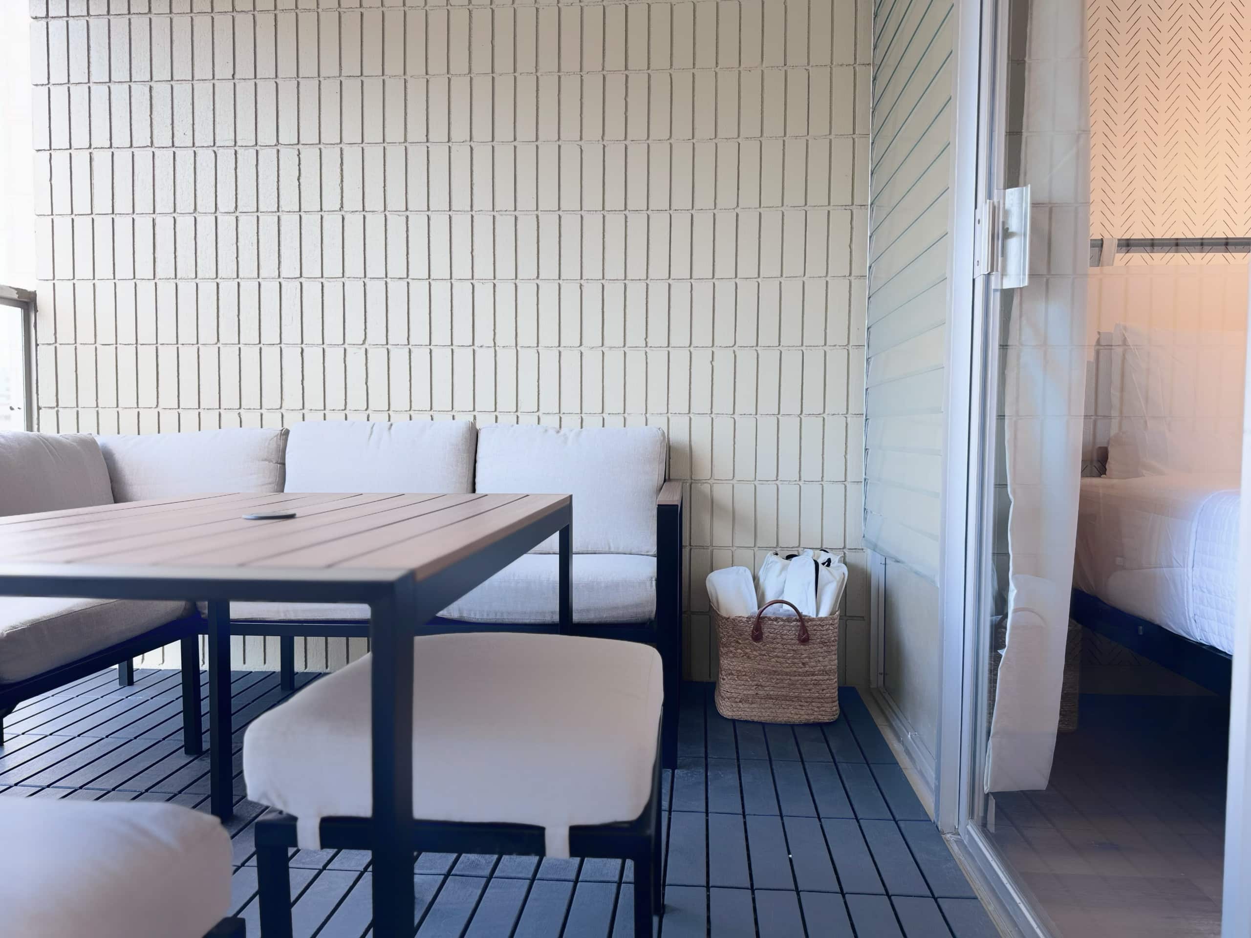 Modern Boutique-Central Waikiki Studio-Pool View - Image 35