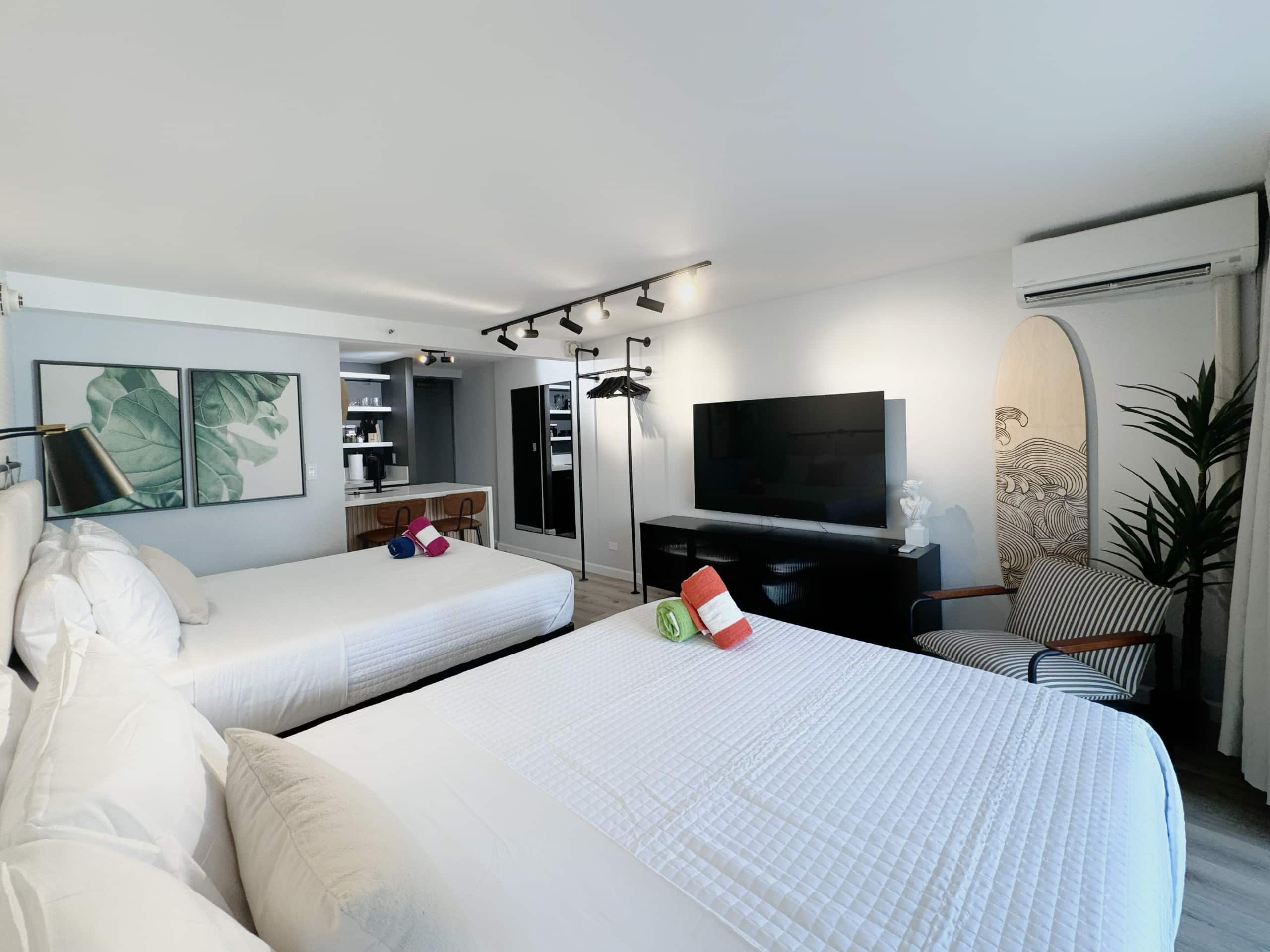 Modern Boutique-Central Waikiki Studio-Pool View - Image 5