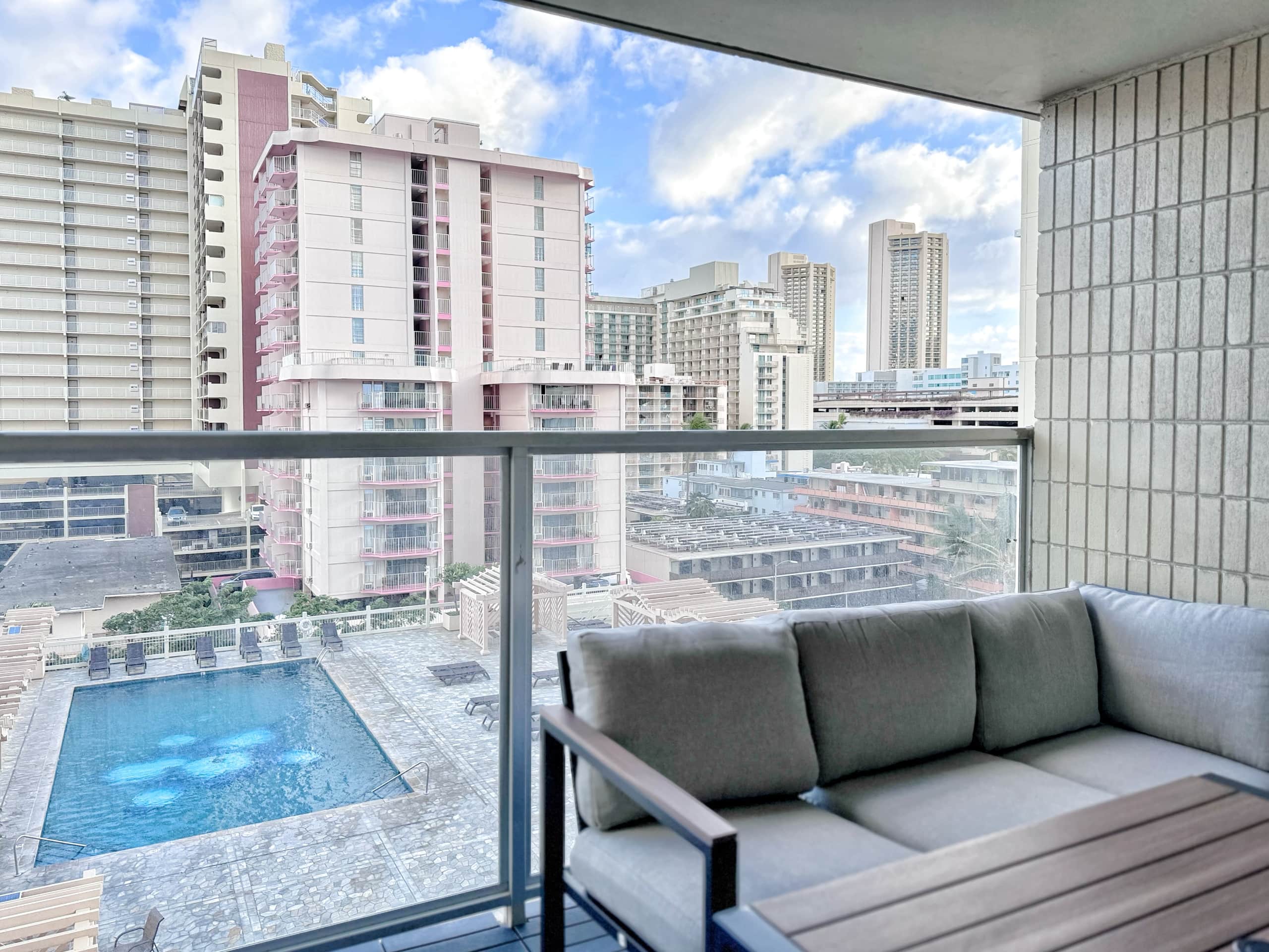Modern Boutique-Central Waikiki Studio-Pool View - Image 32