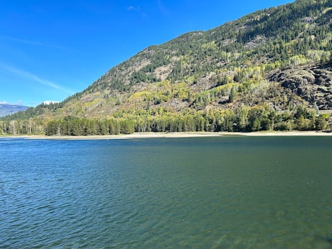 Waterfront, Mountain View House in Castlegar