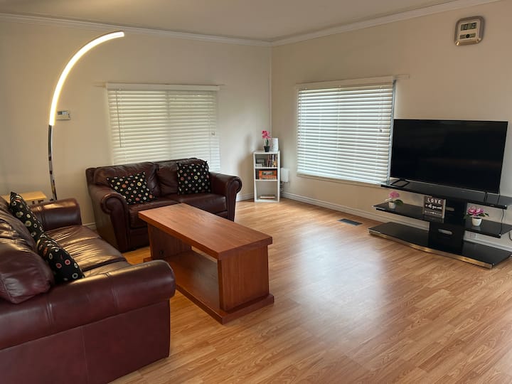 Waterfront, Mountain View House In Castlegar - Castlegar