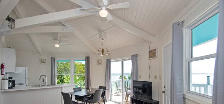 ห้องครัวและห้องนั่งเล่นชั้นบน