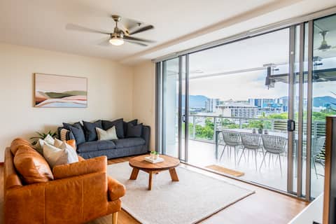 Top performing Airbnb: Elysium Lights: Cairns City in Cairns City