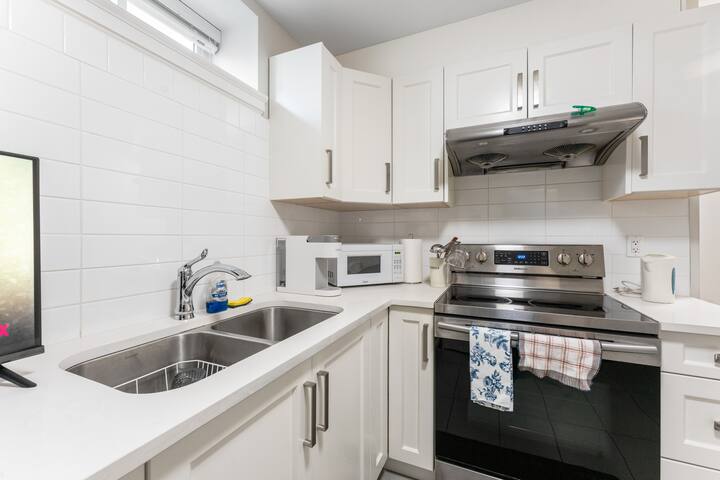 26-New, Cozy, Private Suite 2 bedrooms, 1 Bath gallery image 5