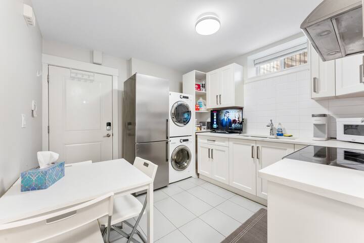 26-New, Cozy, Private Suite 2 bedrooms, 1 Bath gallery image 2